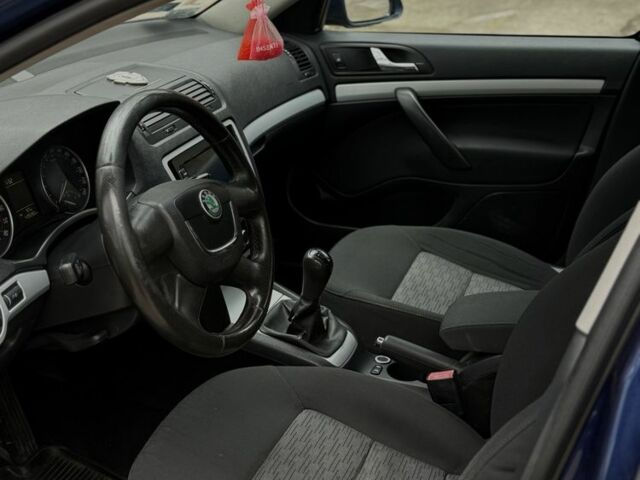 Синий Шкода Октавия, объемом двигателя 1.9 л и пробегом 300 тыс. км за 4500 $, фото 6 на Automoto.ua