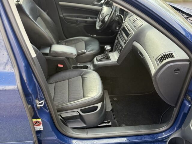 Синий Шкода Октавия, объемом двигателя 1.6 л и пробегом 215 тыс. км за 8999 $, фото 5 на Automoto.ua