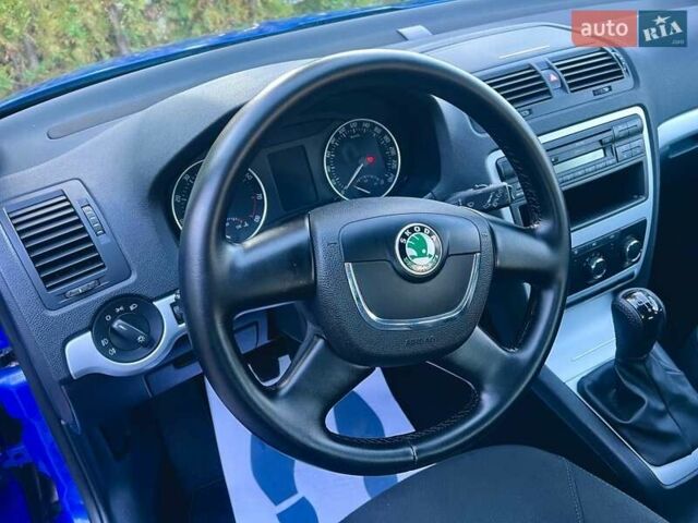 Синий Шкода Октавия, объемом двигателя 1.6 л и пробегом 233 тыс. км за 7800 $, фото 64 на Automoto.ua