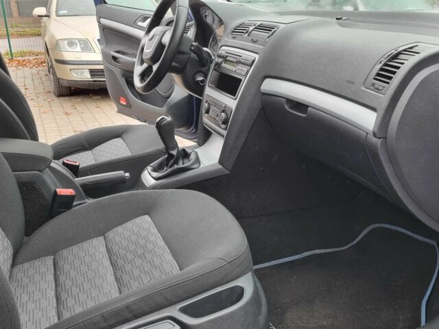 Синий Шкода Октавия, объемом двигателя 1.4 л и пробегом 235 тыс. км за 7500 $, фото 10 на Automoto.ua