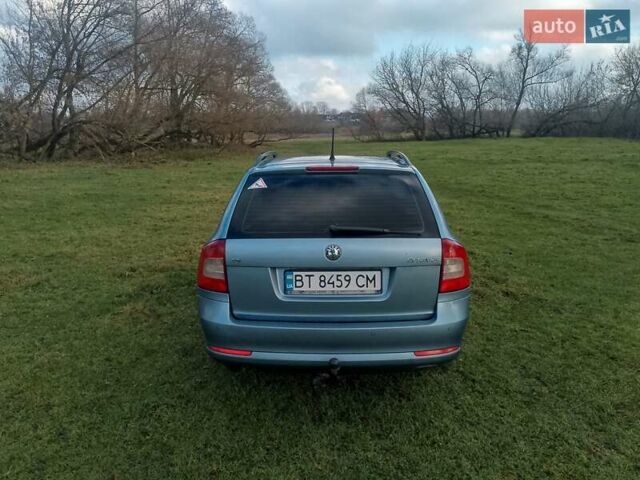 Синий Шкода Октавия, объемом двигателя 2 л и пробегом 299 тыс. км за 7800 $, фото 1 на Automoto.ua