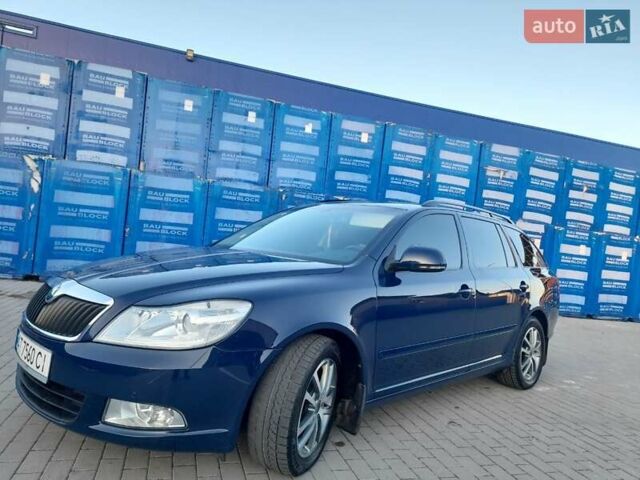 Синий Шкода Октавия, объемом двигателя 1.6 л и пробегом 317 тыс. км за 7777 $, фото 1 на Automoto.ua