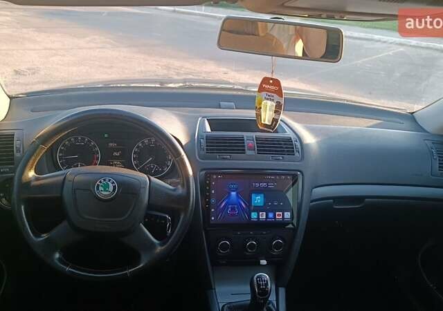 Синий Шкода Октавия, объемом двигателя 1.6 л и пробегом 316 тыс. км за 7200 $, фото 9 на Automoto.ua