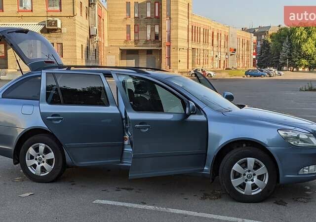 Синий Шкода Октавия, объемом двигателя 1.6 л и пробегом 241 тыс. км за 7800 $, фото 18 на Automoto.ua