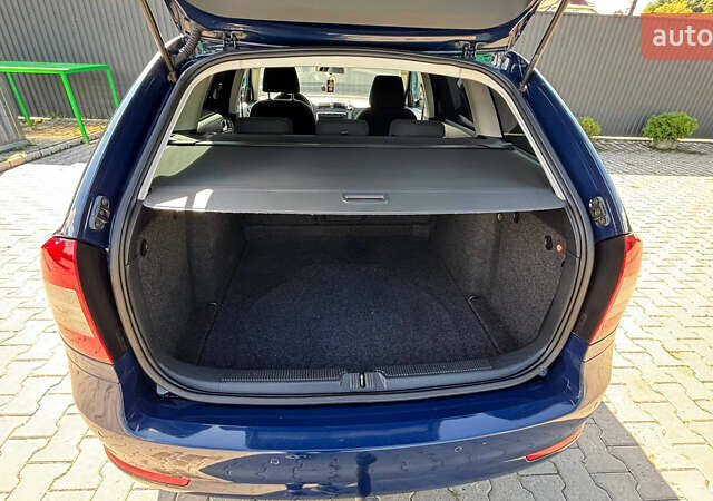 Синий Шкода Октавия, объемом двигателя 1.6 л и пробегом 300 тыс. км за 7500 $, фото 12 на Automoto.ua