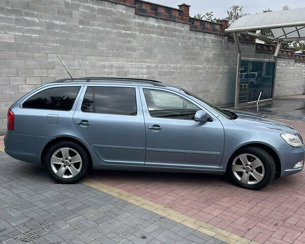 Синий Шкода Октавия, объемом двигателя 1.6 л и пробегом 288 тыс. км за 7500 $, фото 2 на Automoto.ua