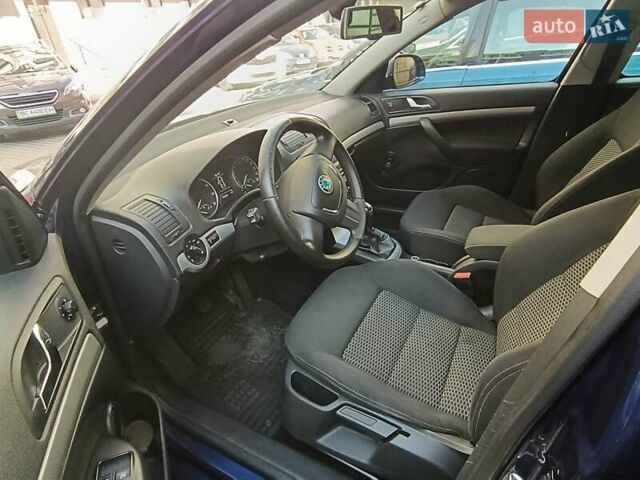 Синий Шкода Октавия, объемом двигателя 1.8 л и пробегом 200 тыс. км за 8900 $, фото 6 на Automoto.ua