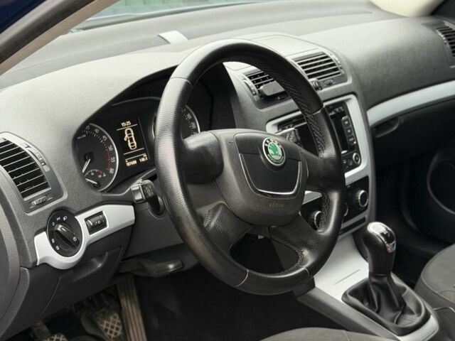 Синий Шкода Октавия, объемом двигателя 1.6 л и пробегом 287 тыс. км за 8500 $, фото 7 на Automoto.ua