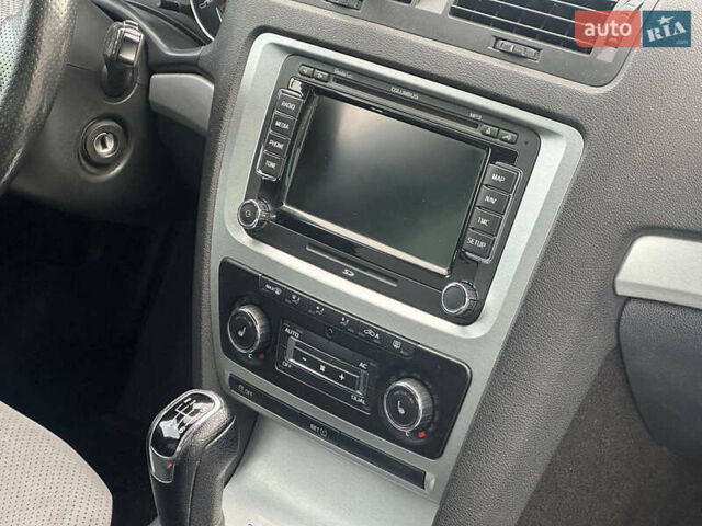 Синій Шкода Октавія, об'ємом двигуна 2 л та пробігом 319 тис. км за 9590 $, фото 39 на Automoto.ua