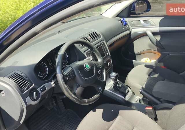 Синий Шкода Октавия, объемом двигателя 1.97 л и пробегом 297 тыс. км за 9000 $, фото 1 на Automoto.ua