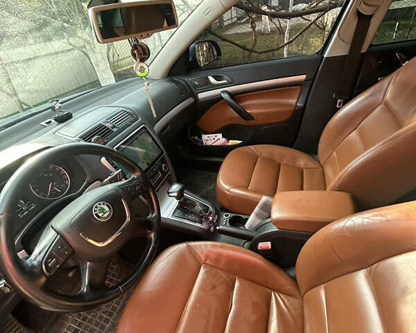 Синій Шкода Октавія, об'ємом двигуна 1.2 л та пробігом 313 тис. км за 8300 $, фото 4 на Automoto.ua