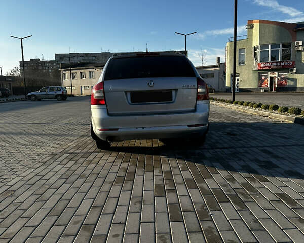 Синий Шкода Октавия, объемом двигателя 1.2 л и пробегом 225 тыс. км за 6300 $, фото 4 на Automoto.ua