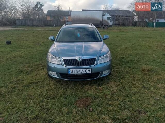 Синий Шкода Октавия, объемом двигателя 2 л и пробегом 299 тыс. км за 7800 $, фото 2 на Automoto.ua