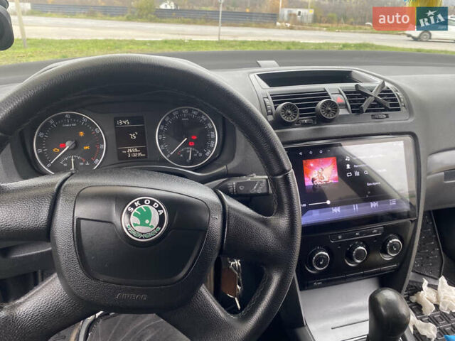 Синий Шкода Октавия, объемом двигателя 1.2 л и пробегом 300 тыс. км за 6000 $, фото 4 на Automoto.ua