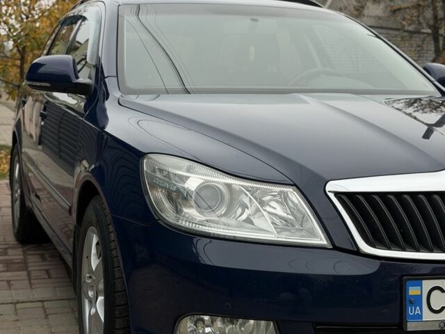 Синий Шкода Октавия, объемом двигателя 1.6 л и пробегом 287 тыс. км за 8500 $, фото 2 на Automoto.ua