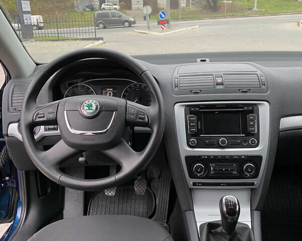 Синій Шкода Октавія, об'ємом двигуна 1.6 л та пробігом 241 тис. км за 7800 $, фото 30 на Automoto.ua