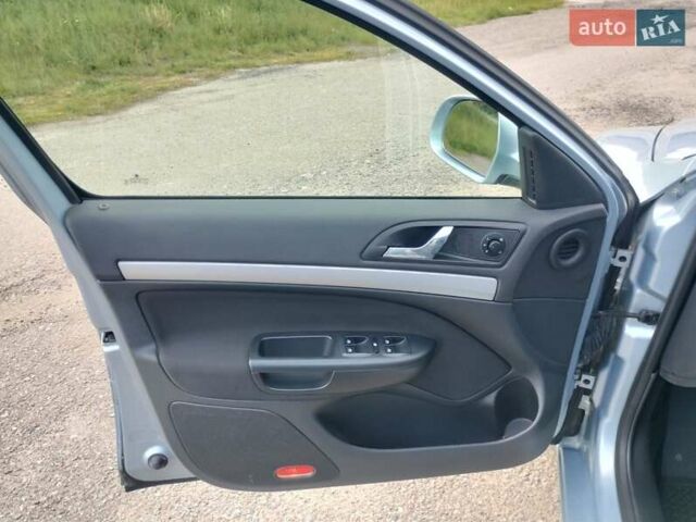 Синий Шкода Октавия, объемом двигателя 2 л и пробегом 238 тыс. км за 9700 $, фото 19 на Automoto.ua