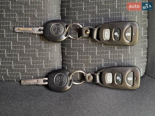 Синий Шкода Октавия, объемом двигателя 1.6 л и пробегом 280 тыс. км за 6900 $, фото 29 на Automoto.ua