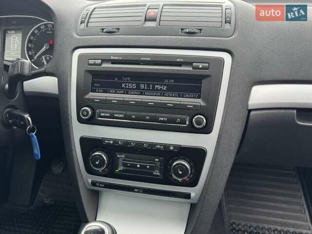 Синий Шкода Октавия, объемом двигателя 1.6 л и пробегом 245 тыс. км за 8490 $, фото 10 на Automoto.ua