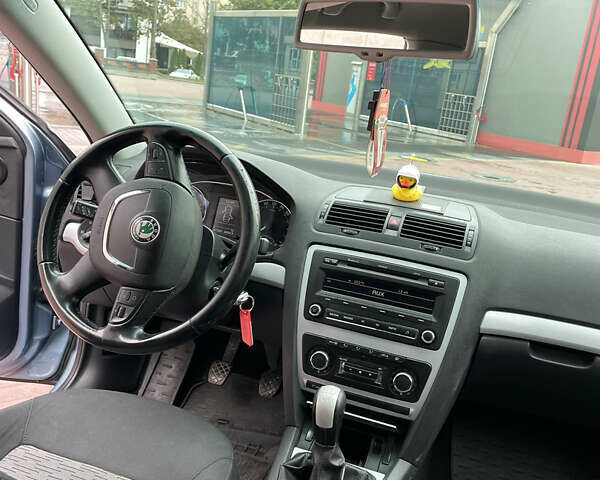 Синий Шкода Октавия, объемом двигателя 1.6 л и пробегом 288 тыс. км за 7500 $, фото 9 на Automoto.ua