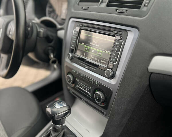 Синий Шкода Октавия, объемом двигателя 1.99 л и пробегом 278 тыс. км за 9350 $, фото 52 на Automoto.ua