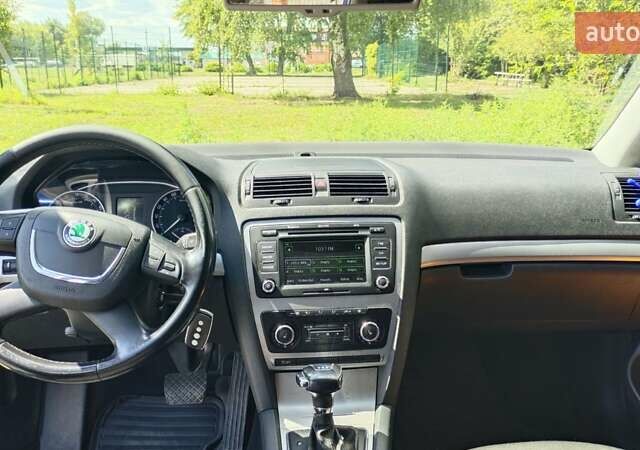 Синий Шкода Октавия, объемом двигателя 1.97 л и пробегом 297 тыс. км за 9000 $, фото 5 на Automoto.ua