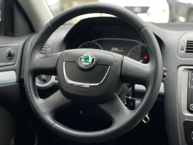 Синій Шкода Октавія, об'ємом двигуна 1.6 л та пробігом 196 тис. км за 7400 $, фото 10 на Automoto.ua