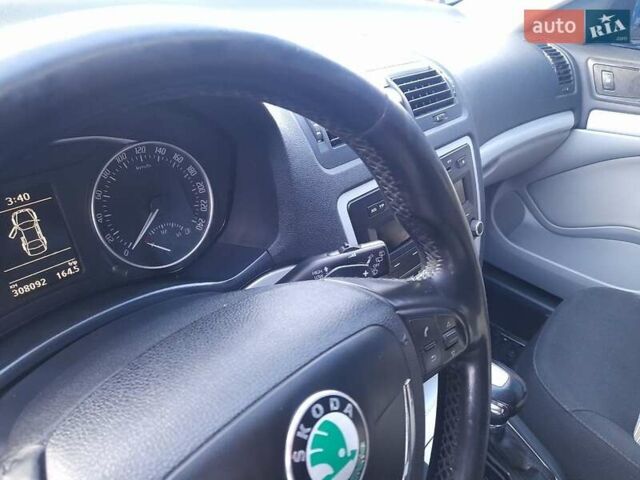 Синий Шкода Октавия, объемом двигателя 1.6 л и пробегом 317 тыс. км за 7777 $, фото 6 на Automoto.ua