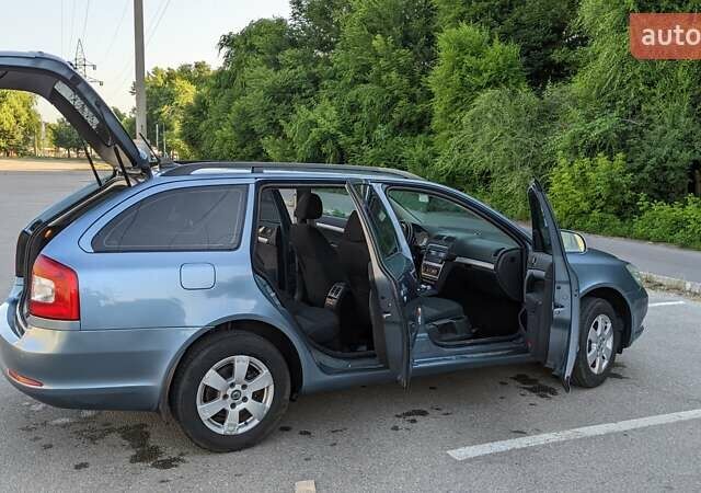 Синий Шкода Октавия, объемом двигателя 1.6 л и пробегом 241 тыс. км за 7800 $, фото 17 на Automoto.ua