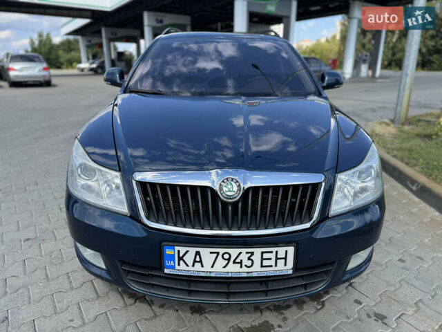 Синий Шкода Октавия, объемом двигателя 1.8 л и пробегом 247 тыс. км за 9200 $, фото 1 на Automoto.ua