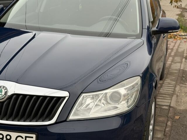 Синий Шкода Октавия, объемом двигателя 1.6 л и пробегом 287 тыс. км за 8500 $, фото 1 на Automoto.ua