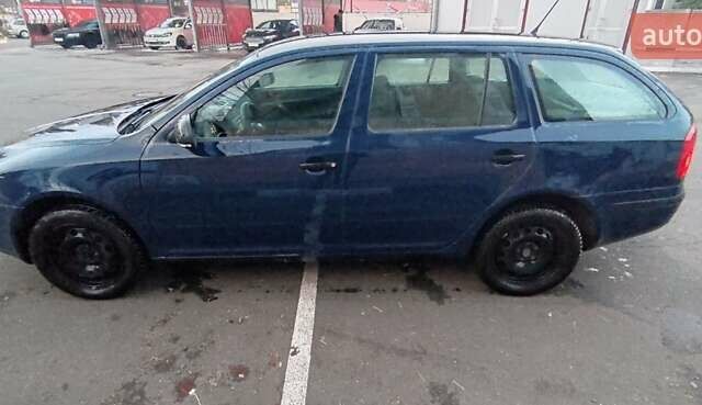 Синій Шкода Октавія, об'ємом двигуна 1.6 л та пробігом 401 тис. км за 6800 $, фото 8 на Automoto.ua