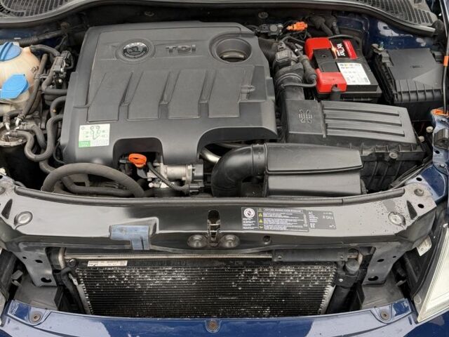 Синий Шкода Октавия, объемом двигателя 1.6 л и пробегом 287 тыс. км за 8500 $, фото 5 на Automoto.ua