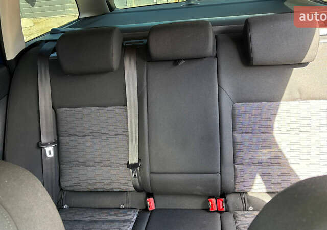 Синий Шкода Октавия, объемом двигателя 1.6 л и пробегом 300 тыс. км за 7500 $, фото 5 на Automoto.ua