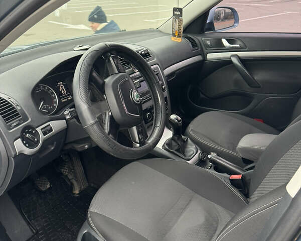 Синий Шкода Октавия, объемом двигателя 1.6 л и пробегом 275 тыс. км за 7700 $, фото 6 на Automoto.ua