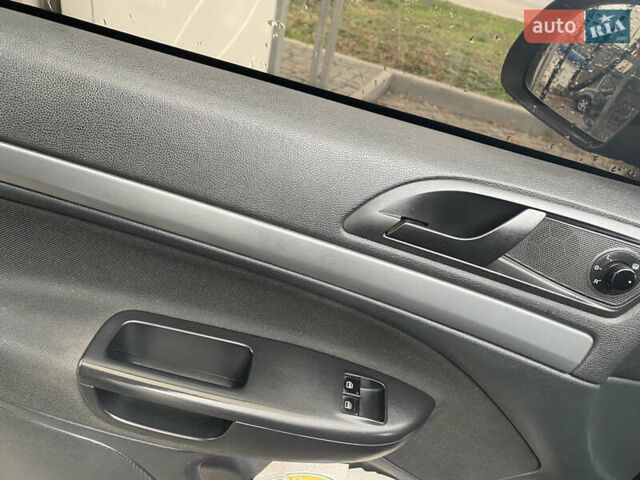 Синий Шкода Октавия, объемом двигателя 1.2 л и пробегом 300 тыс. км за 6000 $, фото 5 на Automoto.ua