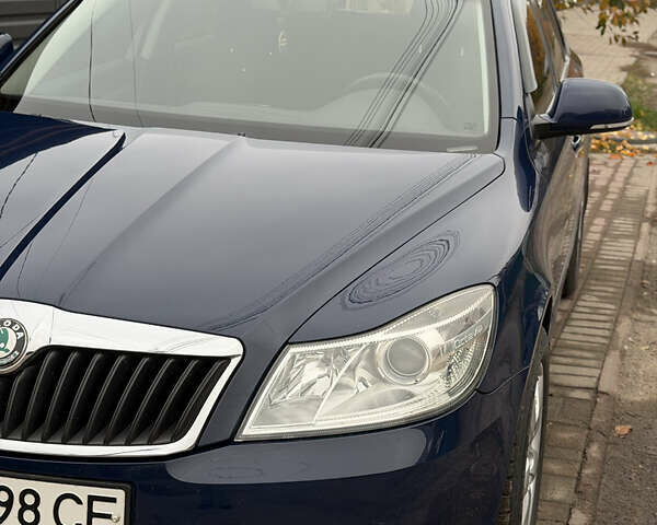 Синий Шкода Октавия, объемом двигателя 1.6 л и пробегом 287 тыс. км за 8500 $, фото 1 на Automoto.ua