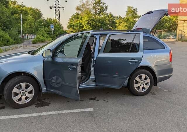 Синий Шкода Октавия, объемом двигателя 1.6 л и пробегом 241 тыс. км за 7800 $, фото 22 на Automoto.ua