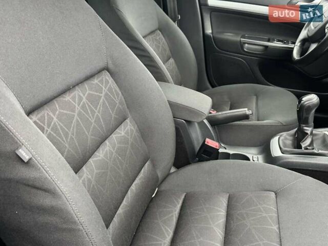 Синий Шкода Октавия, объемом двигателя 1.6 л и пробегом 245 тыс. км за 8490 $, фото 46 на Automoto.ua