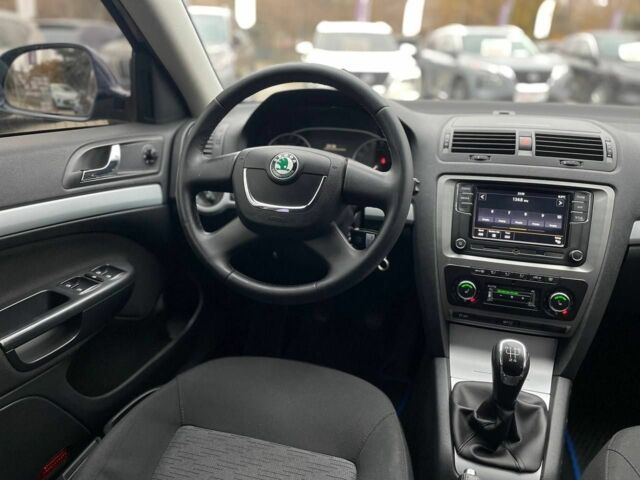 Синій Шкода Октавія, об'ємом двигуна 1.6 л та пробігом 196 тис. км за 7400 $, фото 9 на Automoto.ua