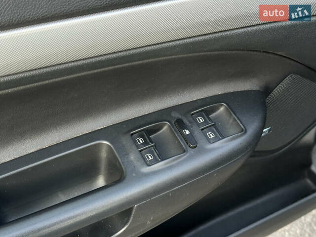 Синій Шкода Октавія, об'ємом двигуна 1.8 л та пробігом 246 тис. км за 9100 $, фото 26 на Automoto.ua