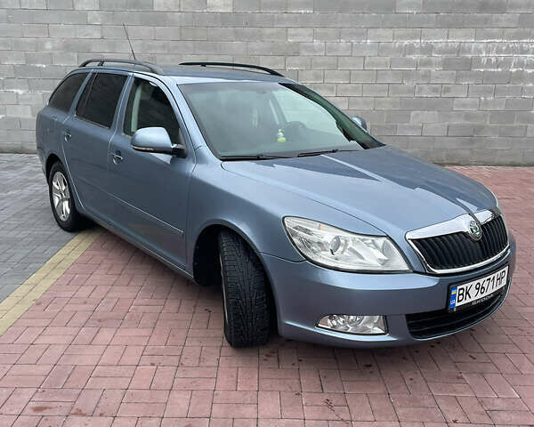 Синий Шкода Октавия, объемом двигателя 1.6 л и пробегом 288 тыс. км за 7500 $, фото 1 на Automoto.ua