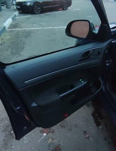 Синій Шкода Октавія, об'ємом двигуна 1.6 л та пробігом 401 тис. км за 6800 $, фото 10 на Automoto.ua