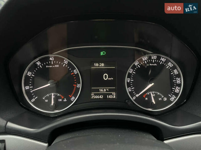 Синій Шкода Октавія, об'ємом двигуна 1.39 л та пробігом 256 тис. км за 8000 $, фото 4 на Automoto.ua