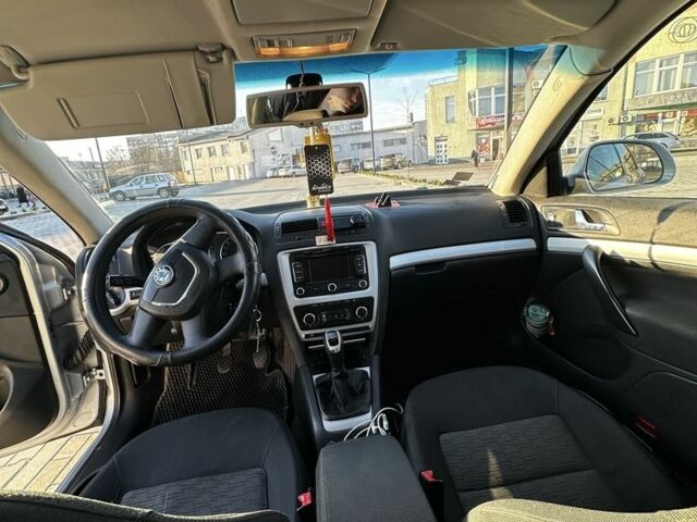 Синий Шкода Октавия, объемом двигателя 1.2 л и пробегом 225 тыс. км за 6300 $, фото 7 на Automoto.ua