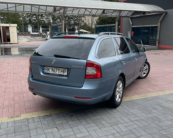 Синий Шкода Октавия, объемом двигателя 1.6 л и пробегом 288 тыс. км за 7500 $, фото 3 на Automoto.ua