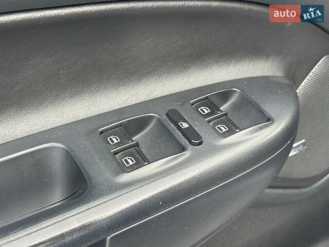 Синій Шкода Октавія, об'ємом двигуна 2 л та пробігом 319 тис. км за 9590 $, фото 18 на Automoto.ua