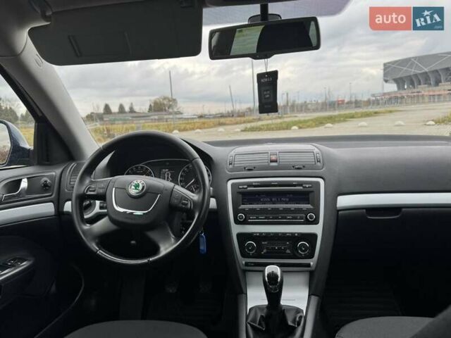 Синий Шкода Октавия, объемом двигателя 1.6 л и пробегом 245 тыс. км за 8490 $, фото 3 на Automoto.ua