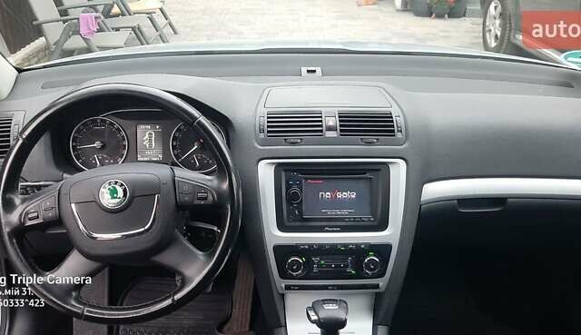 Синий Шкода Октавия, объемом двигателя 1.6 л и пробегом 255 тыс. км за 8500 $, фото 5 на Automoto.ua