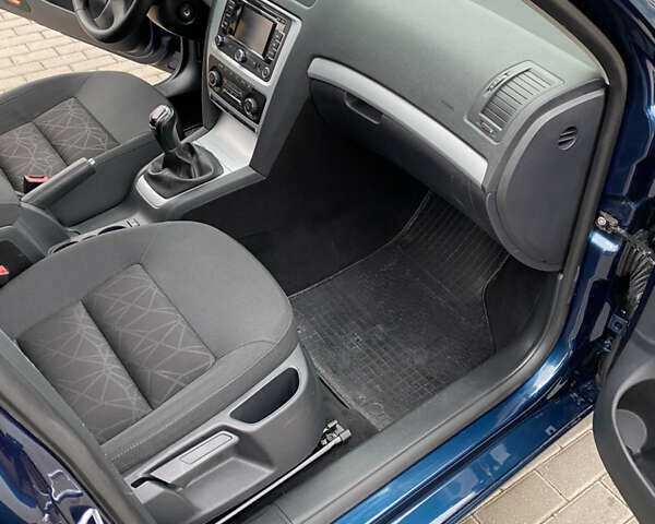 Синій Шкода Октавія, об'ємом двигуна 1.6 л та пробігом 241 тис. км за 7800 $, фото 25 на Automoto.ua